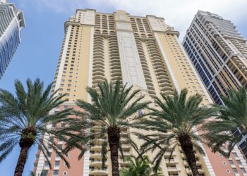 Personalidade de reality show morre após queda do 28º andar do hotel: Yakir Levi tinha 45 anos