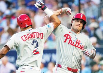 Phillies ultrapassa Royals para abrir uma série de três jogos