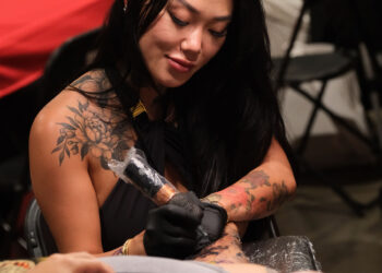 Por dentro da arte assombrosa do Long Beach Tattoo Arts Festival, enquanto artistas mundialmente famosos deixam sua marca: fotos