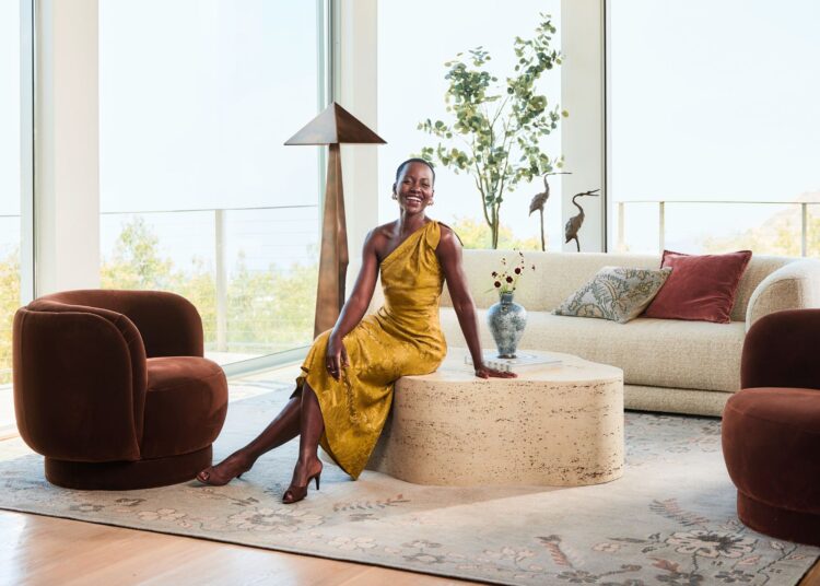 Por dentro da elegante e arejada casa de Lupita Nyong'o em Los Angeles
