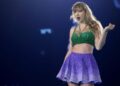 Por que os fãs acreditam que Taylor Swift pintou seu convite de casamento à mão