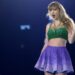 Por que os fãs acreditam que Taylor Swift pintou seu convite de casamento à mão