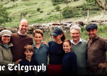 Princesa de Gales compartilha fotos de família após desafio na montanha