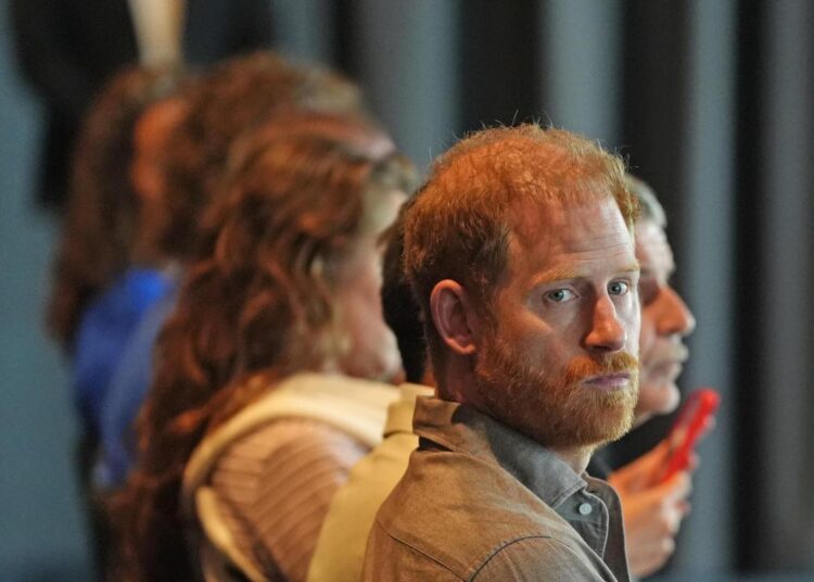 Príncipe Harry chega ao Reino Unido porque fontes reais não têm clareza sobre a saga do Palácio de Buckingham