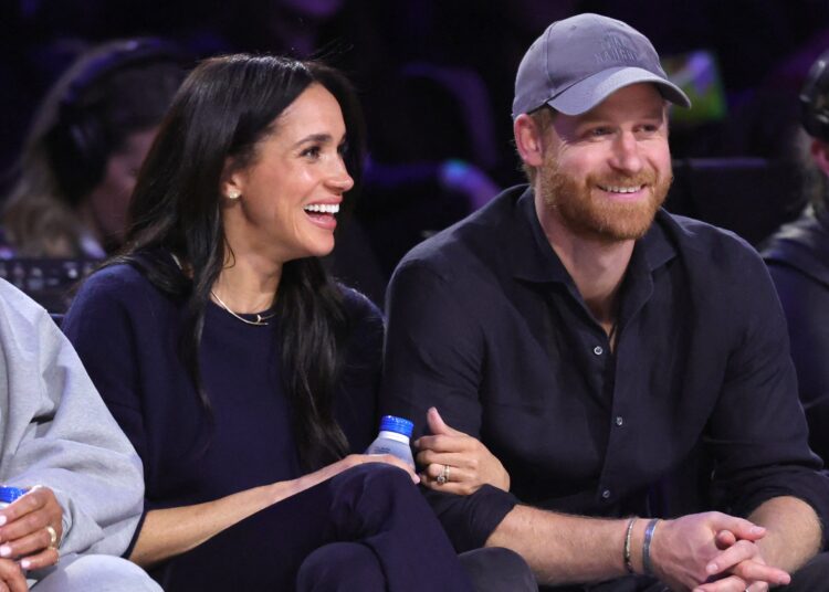 Príncipe Harry e Meghan visitarão o Reino Unido com crianças