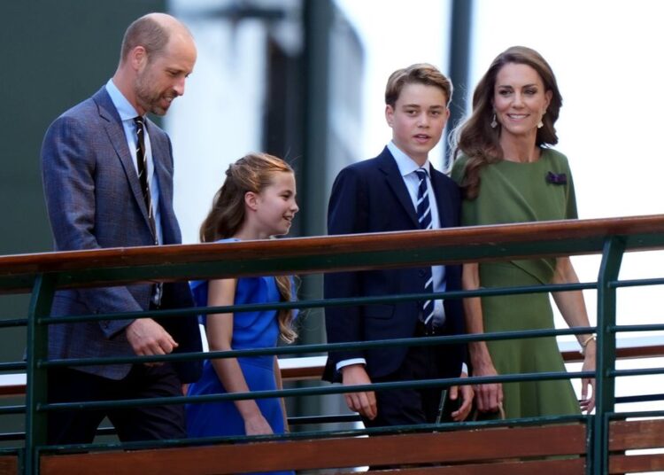 Príncipe e Princesa de Gales chegam para o último dia de Wimbledon ao lado do Príncipe George e da Princesa Charlotte
