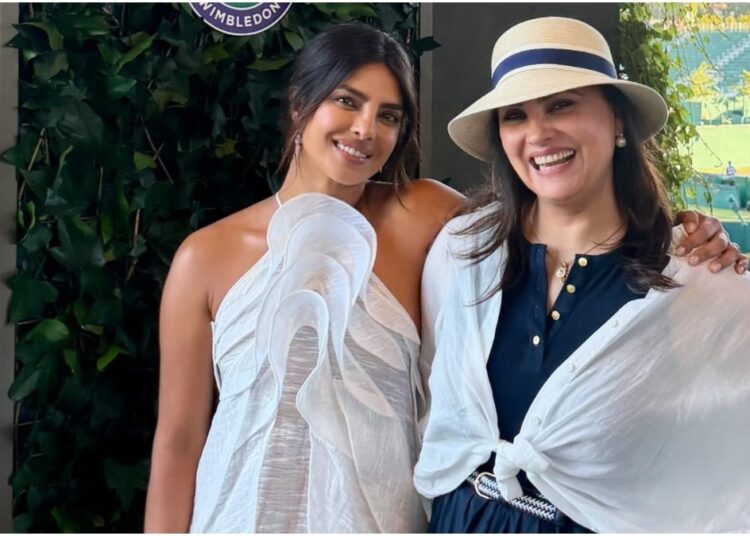 Priyanka Chopra se reúne com a co-estrela de Andaaz, Lara Dutta, em Wimbledon