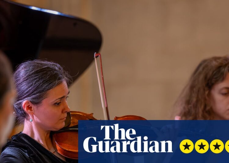 Quarteto Sazonal: crítica de Ali Smith e do New European Ensemble – palavras e música se conectam | Música clássica