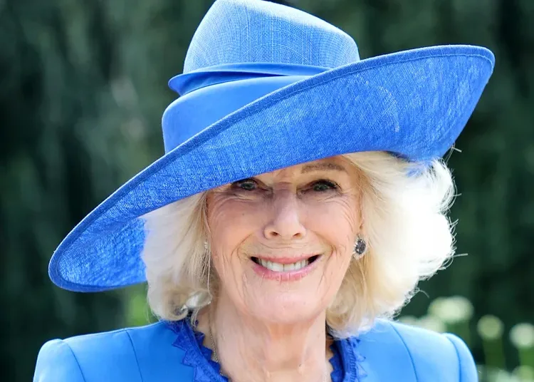 Rainha Camilla usa herança real de 50 anos da Rainha Elizabeth no 79º aniversário