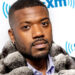 Ray J aterroriza o tapete vermelho da BET e flerta com intérprete de linguagem de sinais