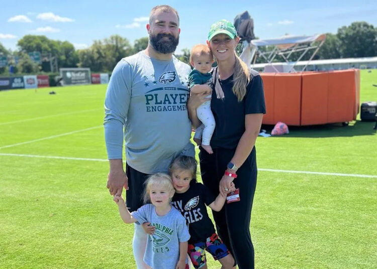 Rich Eisen confirma que as filhas de Kylie e Jason Kelce eram floristas no casamento de Taylor Swift e Travis Kelce