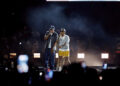 Rihanna faz uma performance rara na aquisição do Yankee Stadium de Jay-Z mais perto