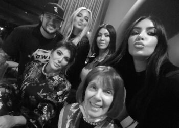 Rob Kardashian faz rara aparição na postagem de aniversário de Khloe Kardashian