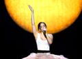 Rosalía apresenta nova música durante sua última parada da turnê 'Lux'