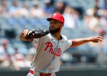 Royals rebateu 4 homers, marcou o ás dos Phillies, Sánchez, pelas 9 piores corridas conquistadas na carreira na vitória por 15-1