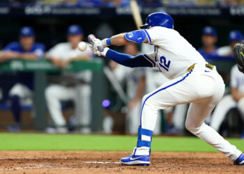 Royals responde ao retorno do SF Giants na 9ª entrada com walk-off bunt