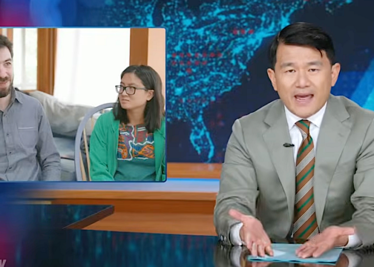 'S ** t The Bed So Hard': Ronny Chieng esmaga consultores responsáveis ​​pela escolha de Platner