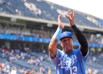 Salvador Perez quebra recorde de home run da franquia Royals