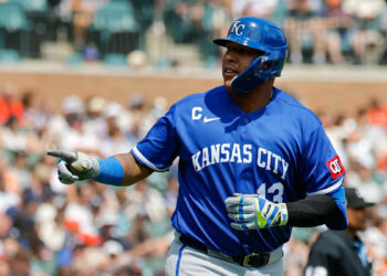 Salvador Perez supera o recorde de home run do Royals de George Brett contra o Tigers