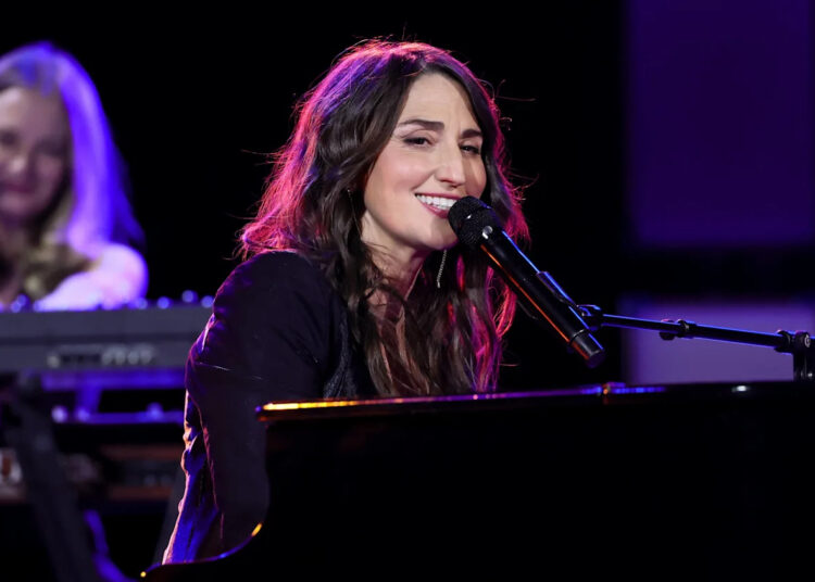 Sara Bareilles revela que 'Love Song' foi uma rebelião contra a pressão das gravadoras