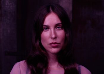 Scout Willis lançou nova música e vídeo para ‘Honey, I’: Assistir