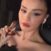 Selena Gomez revela sua roupa para o jantar de ensaio de Taylor Swift depois de viajar de Londres para participar