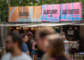 Servindo comida, hospitalidade e boas vibrações para mais de 400 mil fãs de música na Bélgica