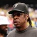 Show de Jay-Z no Yankee Stadium foi adiado por horas depois que fãs sem ingressos apressaram a entrada