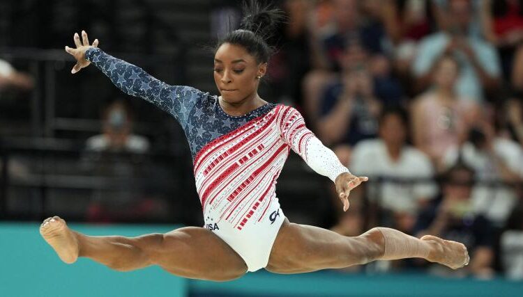 Simone Biles dá aos fãs uma visão interna do casamento de Taylor Swift e Travis Kelce em Nova York