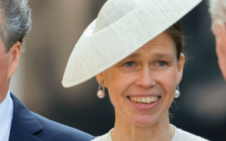 Sinos de casamento para a Família Real enquanto o filho mais velho de Lady Sarah Chatto anuncia seu noivado