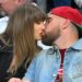 Taylor Swift e Travis Kelce são oficialmente casados