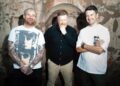 Tom Coll, do Fontaines DC, lança novo selo Inis Records com Michael Roe, do Richter Collective, e Ken Allen, do Faction