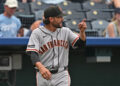 Tony Vitello foi expulso após decisão polêmica na derrota do Giants para o Royals