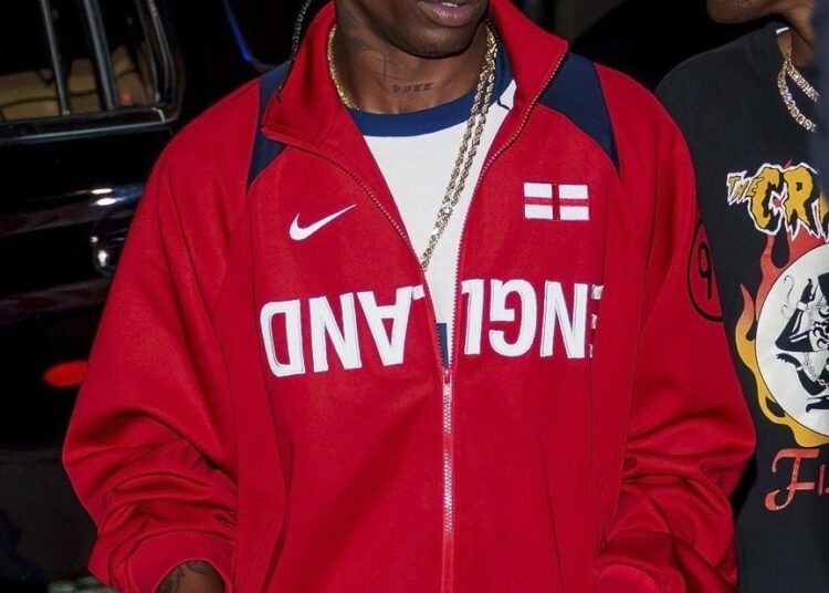 Travis Scott envolvido em briga de ‘arremesso de garrafa’ em clube privado ultraexclusivo