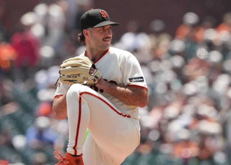 Trevor McDonald, titular do Giants, sentindo o calor contra o Royals