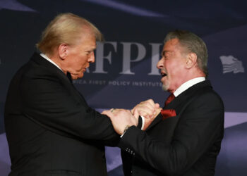 Trump e Stallone têm 80 anos e moram na Flórida. A amizade deles em fotos
