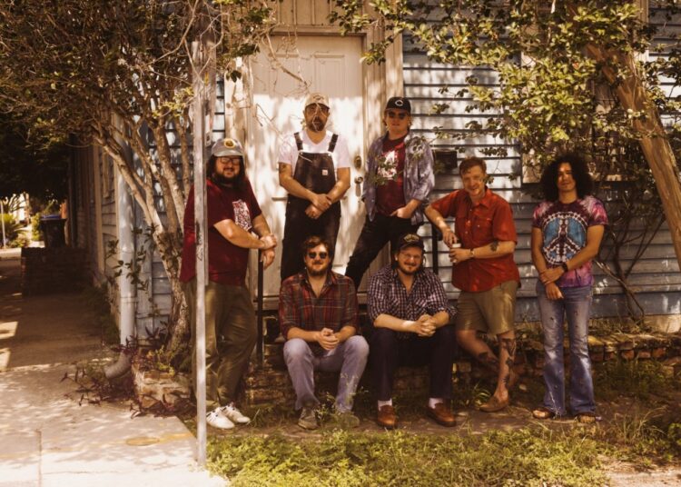 Tyler Childers produziu o novo álbum de Willi Carlisle, 'Universal Bubba'