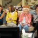 Valerie Bertinelli diz que fazer Betty White rir foi o ‘epítome’ das filmagens de “Hot in Cleveland” (exclusivo)