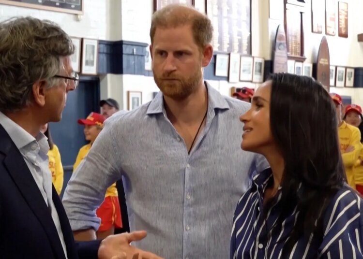 Visita do Príncipe Harry ao Reino Unido provoca caos no Palácio de Buckingham