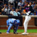 Young atingido por um arremesso com as bases carregadas, inicia um oitavo de 5 corridas na vitória do Mets sobre o Royals por 6-2