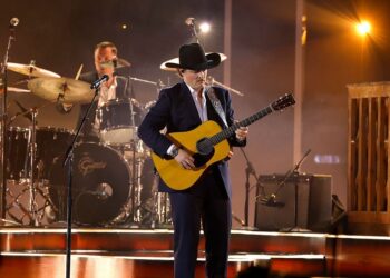Zach Top apresenta nova música ‘Good Girls & Cowgirls’