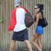 Zoë Kravitz usa um par de shorts Adidas enrolados em um passeio casual com Harry Styles