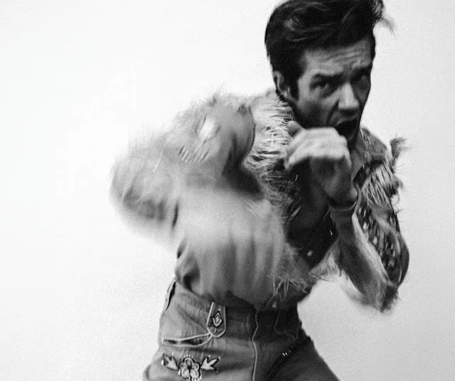 a culpa é da música: Brandon Flowers abraça seu lado country nos últimos planos do single