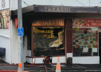 Un incendio dañó dos tiendas en Manukau Road en Royal Oak el 14 de agosto de 2023.