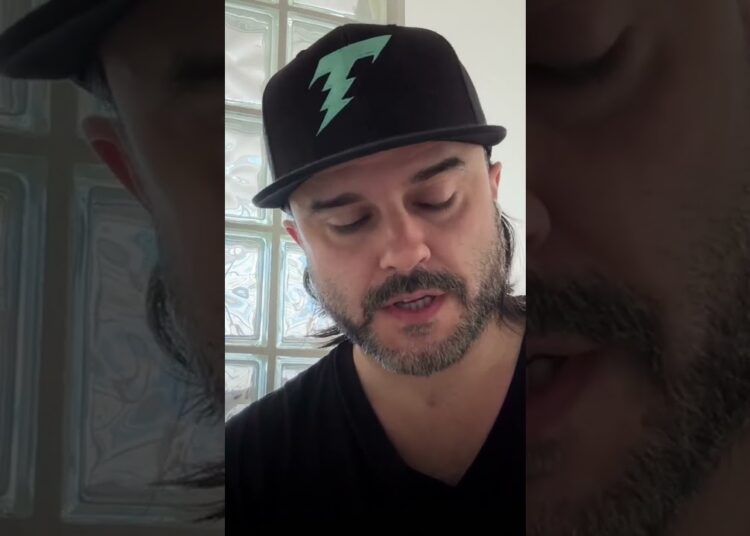 Roberto Trujillo, el chileno y director creativo de Karol G: “Ha sido un proceso muy virtuoso”