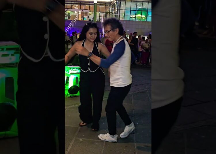 mira se robaron las miradas con este buen #baile vanessa y anibal 🎶🎵👏#shorts #música #show #viral