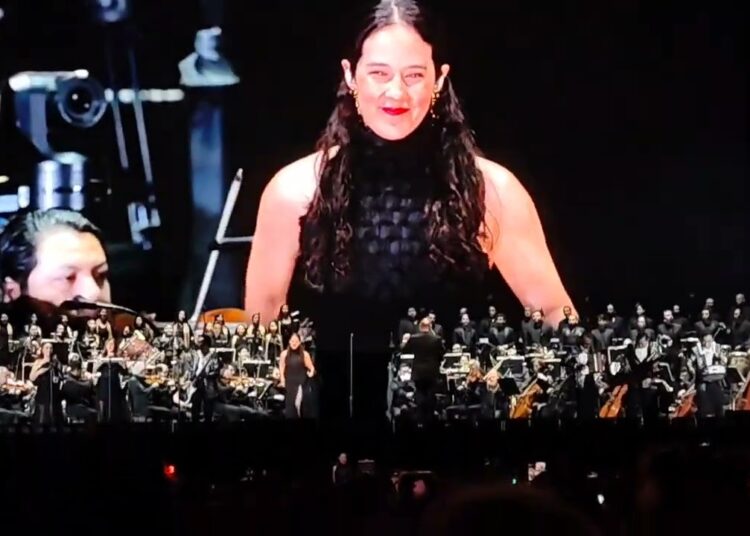Los Ángeles Azules y Ximena Sariñana en el Zócalo por concierto de Andrea Bocelli