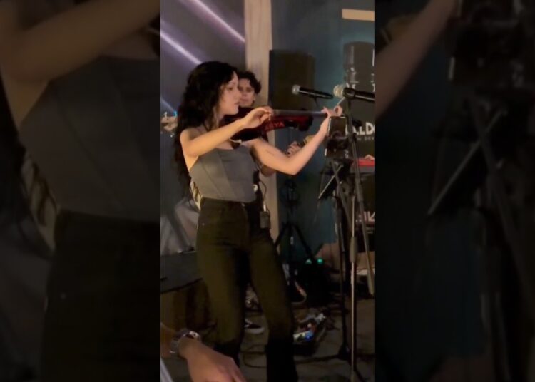 Sueles dejarme solo – Violin solo compuesto por Larya #violin #musica #violinist #rocknacional