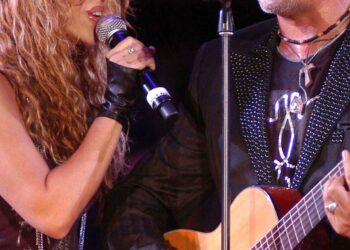 Los cantantes Shakira y Alejandro Sanz durante los conciertos 'Fundacion alas'. 17/05/2008. Buenos Aires