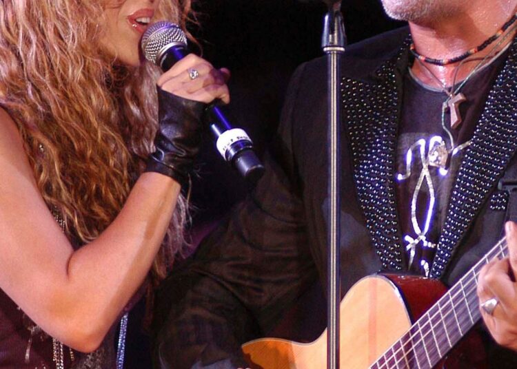 Los cantantes Shakira y Alejandro Sanz durante los conciertos 'Fundacion alas'. 17/05/2008. Buenos Aires